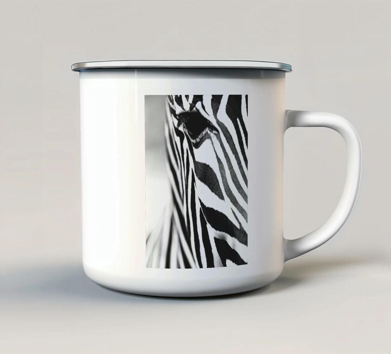 Zebra close-up art - Design moderno in bianco e nero tazza in smalto da Whole©