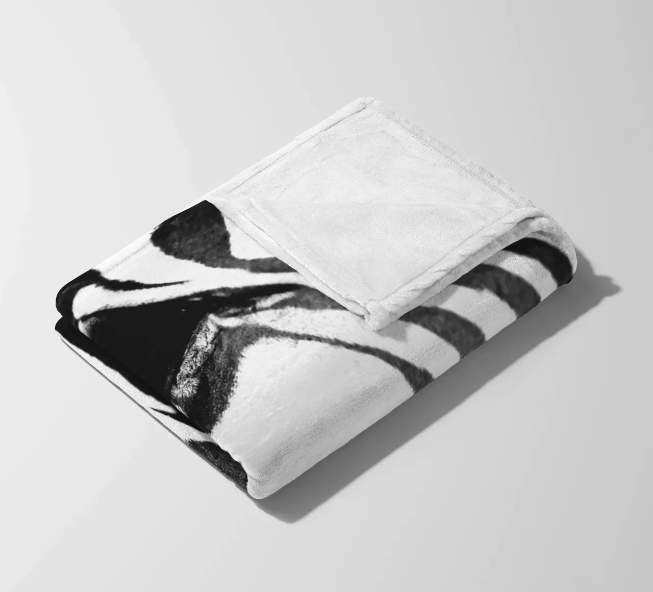 Zebra close-up art - Design moderno in bianco e nero coperta in pile da Whole©