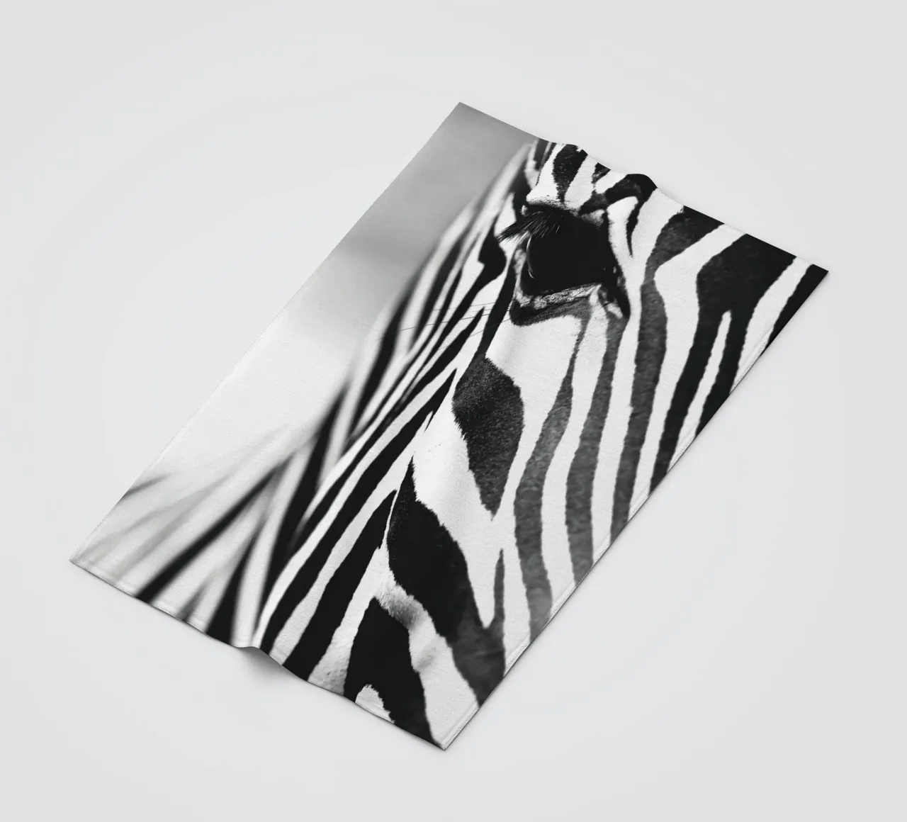 Zebra close-up art - Design moderno in bianco e nero coperta in pile da Whole©