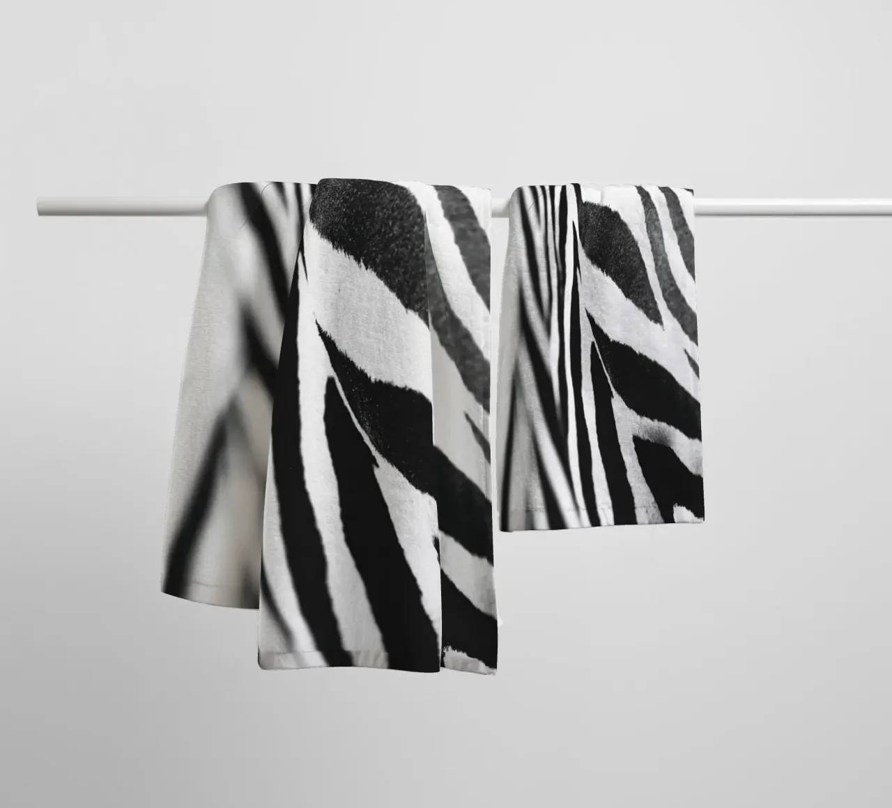 Zebra close-up art - Design moderno in bianco e nero asciugamano da bagno da Whole©