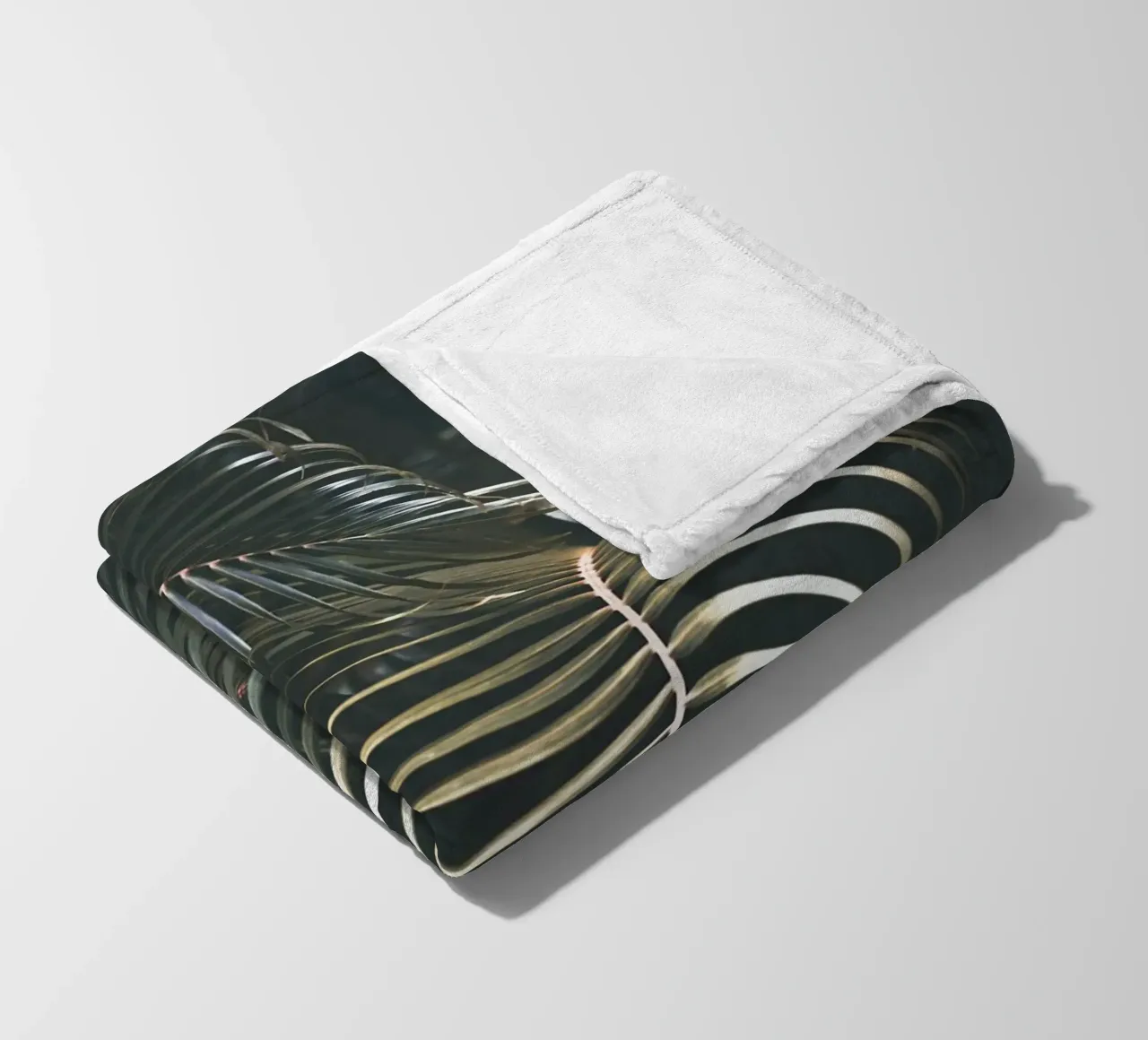 Foglie di palma tropicale - Design scuro ed esotico coperta in pile da Whole©