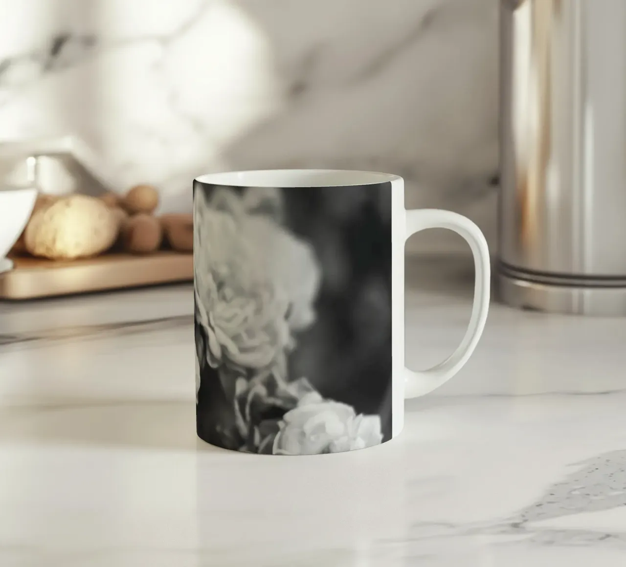 Rose vintage - splendore floreale senza tempo in bianco e nero tazza in ceramica da Whole©