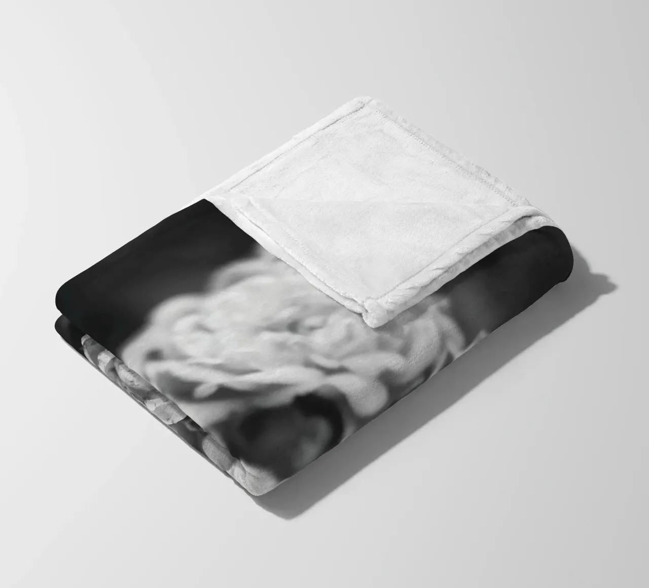 Rose vintage - splendore floreale senza tempo in bianco e nero coperta in pile da Whole©