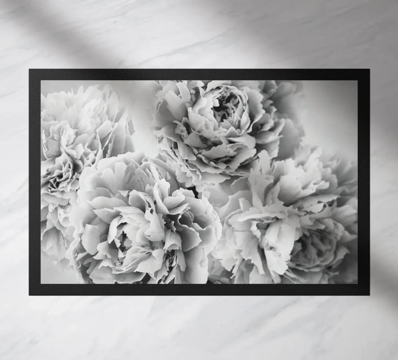 Splendore di peonia - Eleganti fiori bianchi e neri zerbino da Whole©