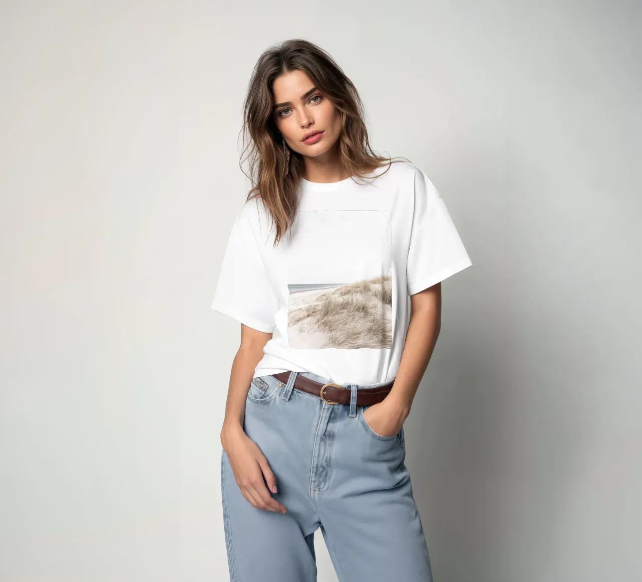 Paesaggio tranquillo sulla spiaggia - design naturale minimalista t-shirt da Whole©
