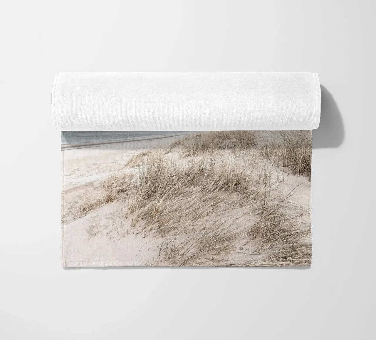 Paesaggio tranquillo sulla spiaggia - design naturale minimalista telo mare da Whole©