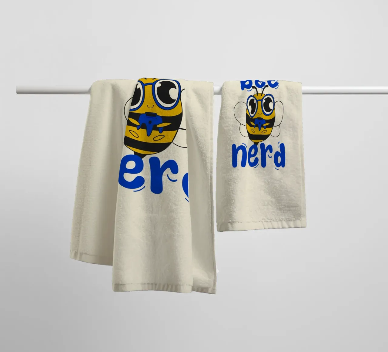 Bee Nerd badhanddoek van Loobs