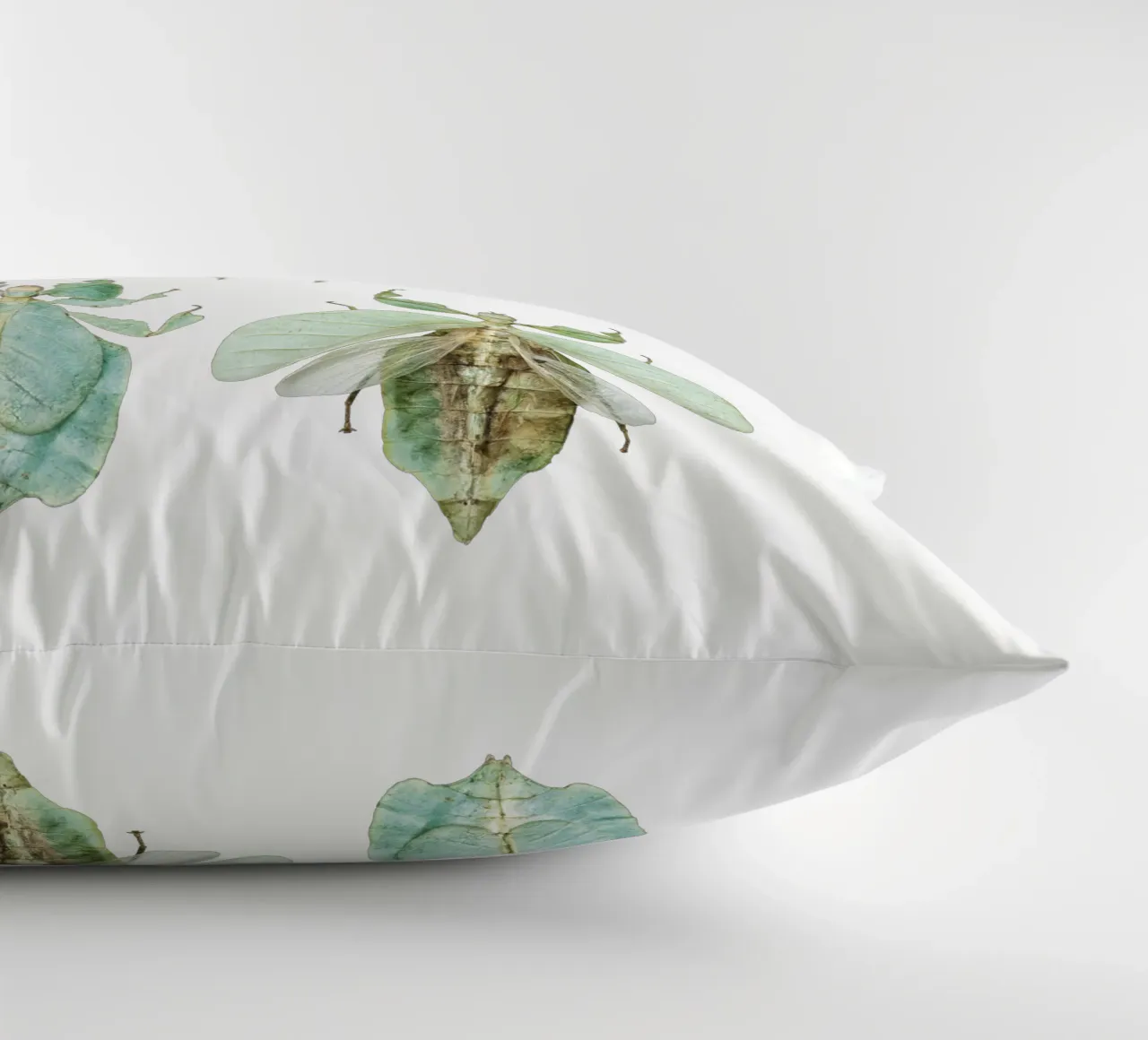 Insetti delle foglie che camminano cuscino da Curious Collections by Marielle Leenders