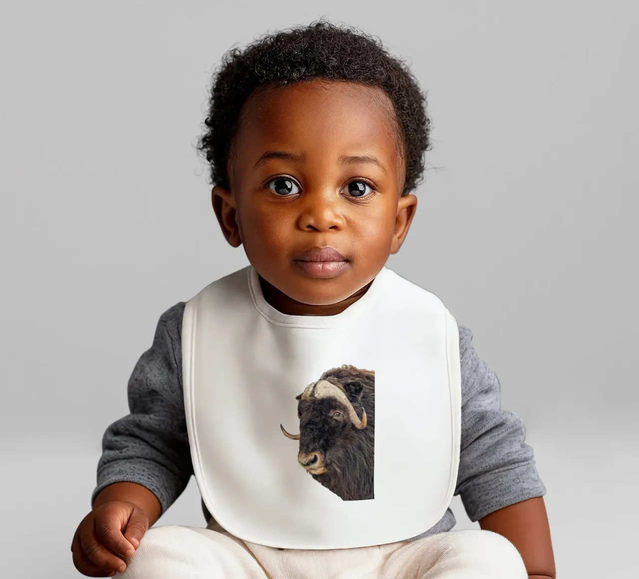 Majestic Power: Testa di Bisonte bavaglino da Curious Collections by Marielle Leenders