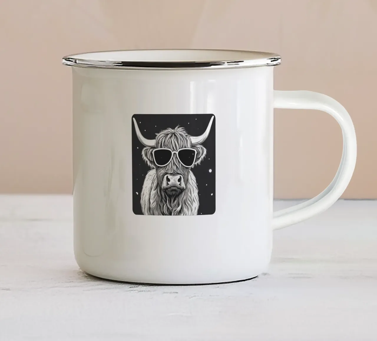 Mucca Highland nello spazio tazza in smalto da AnimalPerception