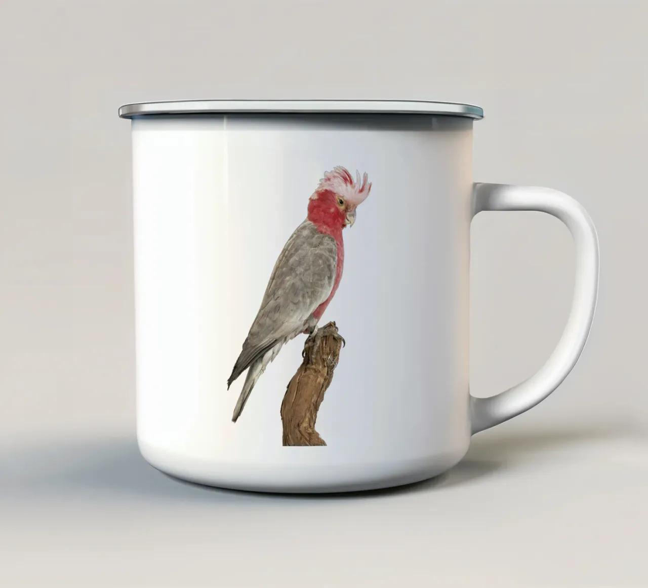 Bellezza esotica: Cacatua rosa e grigio tazza in smalto da Curious Collections by Marielle Leenders