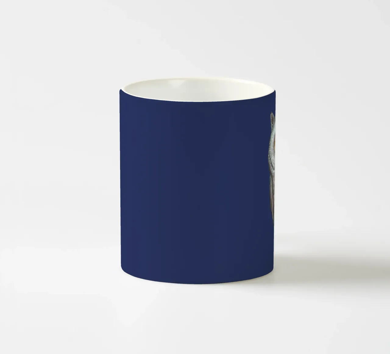 Un dipinto a olio di un buffo gufo tazza in ceramica da BwiseLizzy