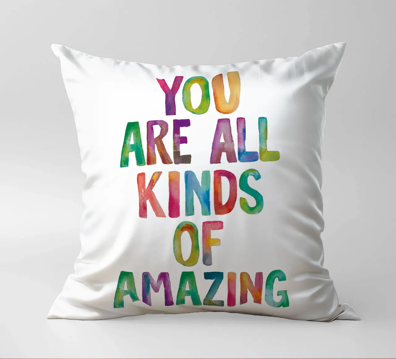 Sei tutti i tipi di incredibile design tipografico arcobaleno cuscino da THE MOTIVATED TYPE