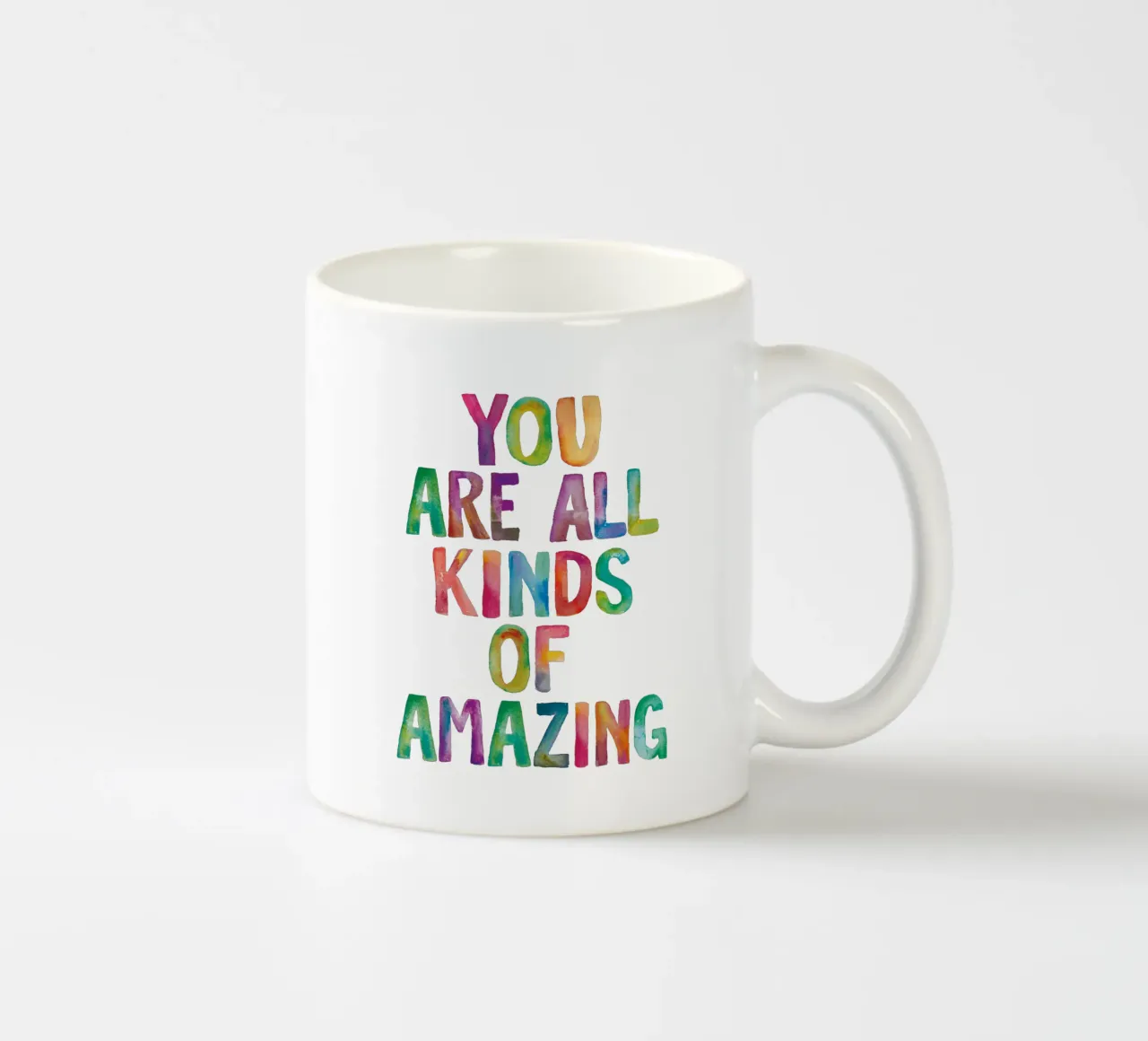 Sei tutti i tipi di incredibile design tipografico arcobaleno tazza in ceramica da THE MOTIVATED TYPE