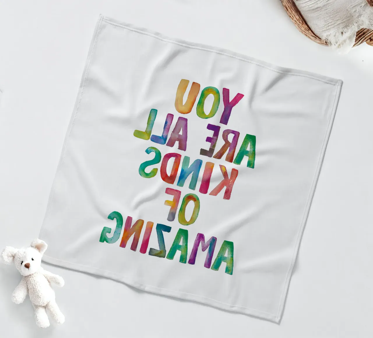 Sei tutti i tipi di incredibile design tipografico arcobaleno coperta in pile da THE MOTIVATED TYPE
