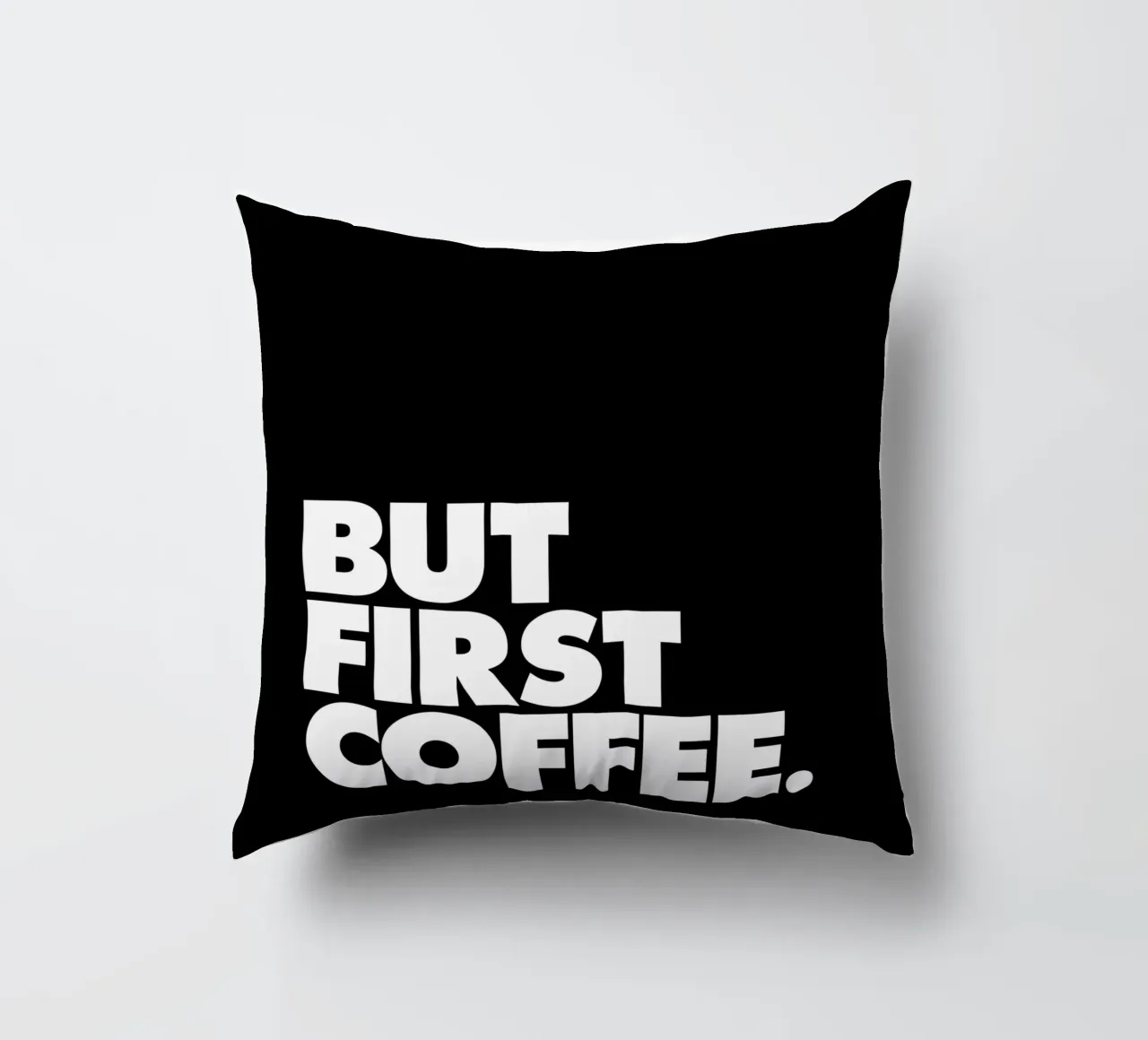 Ma prima il caffè Design tipografico in bianco e nero cuscino da THE MOTIVATED TYPE