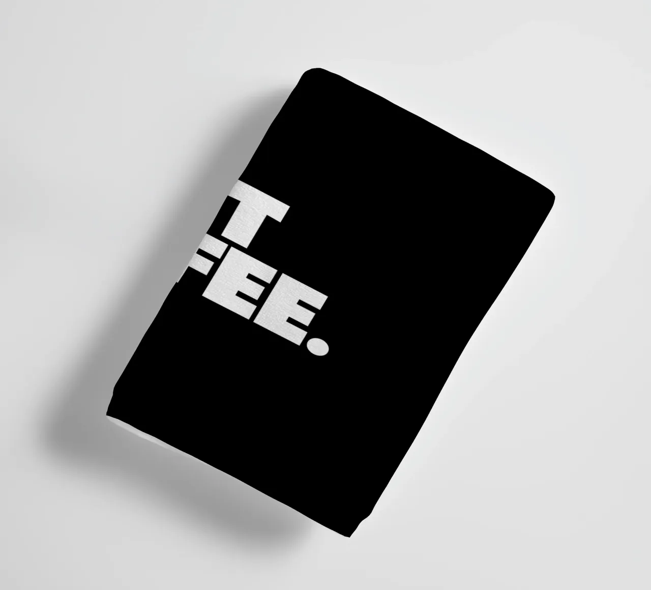 Ma prima il caffè Design tipografico in bianco e nero asciugamano da bagno da THE MOTIVATED TYPE