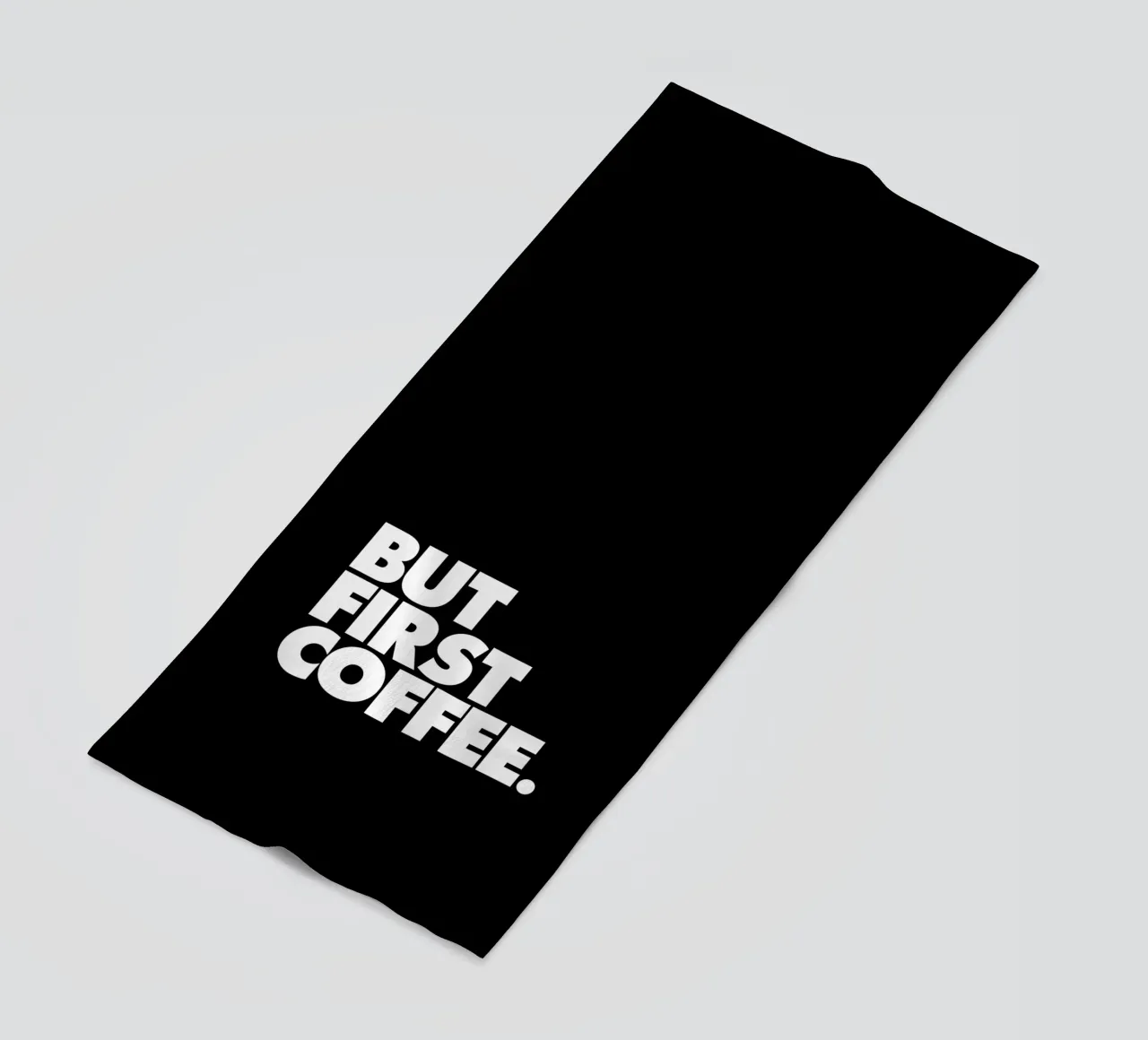 Ma prima il caffè Design tipografico in bianco e nero telo mare da THE MOTIVATED TYPE