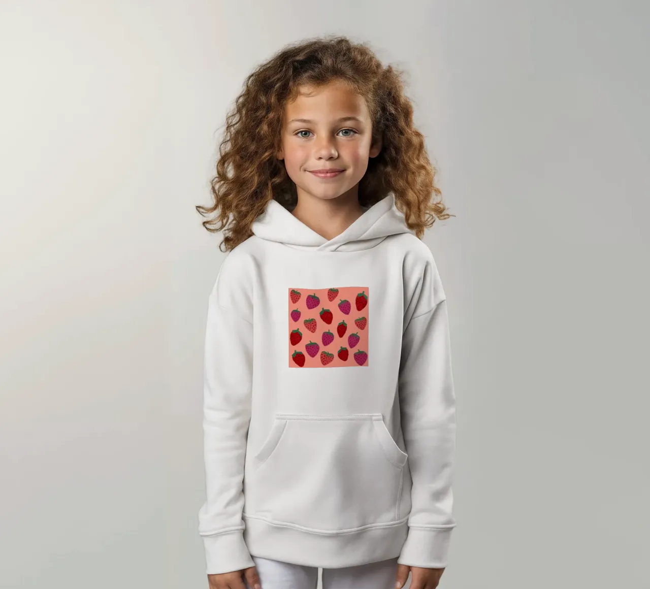 Strawberry Pattern felpa bambino con cappuccio da Illustration Raissa Oltmanns