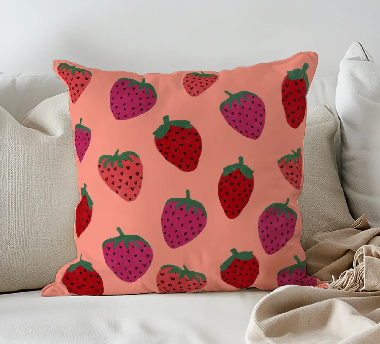 Strawberry Pattern kussen van Illustration Raissa Oltmanns