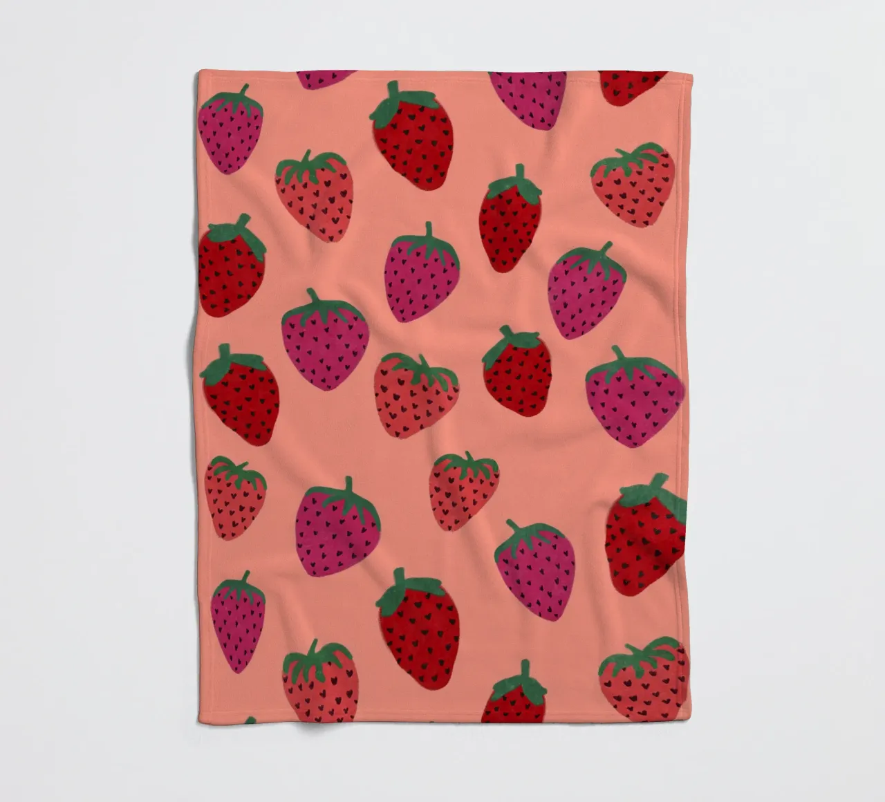 Strawberry Pattern Fleecedecke von Illustration Raissa Oltmanns