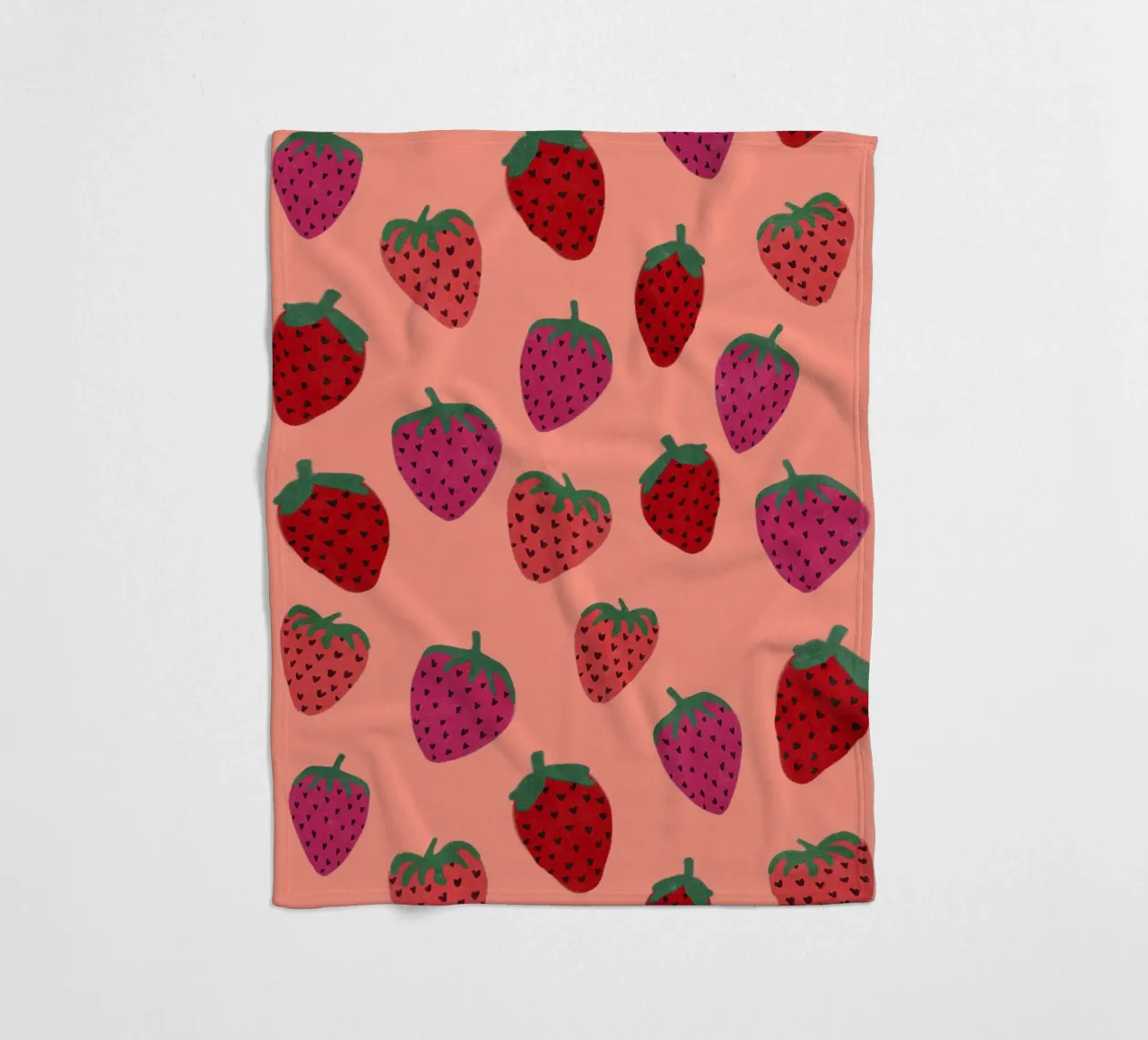 Strawberry Pattern Fleecedecke von Illustration Raissa Oltmanns