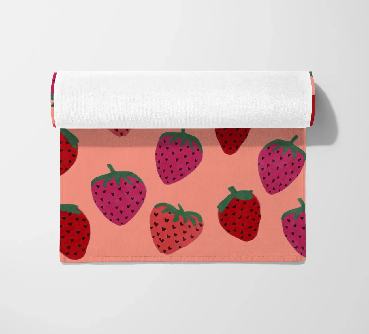 Strawberry Pattern telo mare da Illustration Raissa Oltmanns