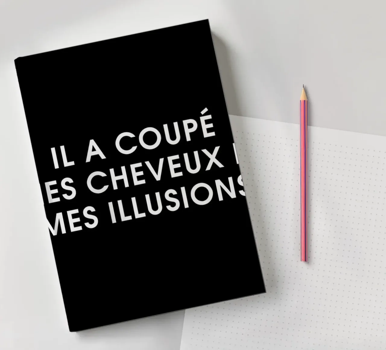 Il a coupé mes cheveux et mes illusions - Black notebook by Intertitres