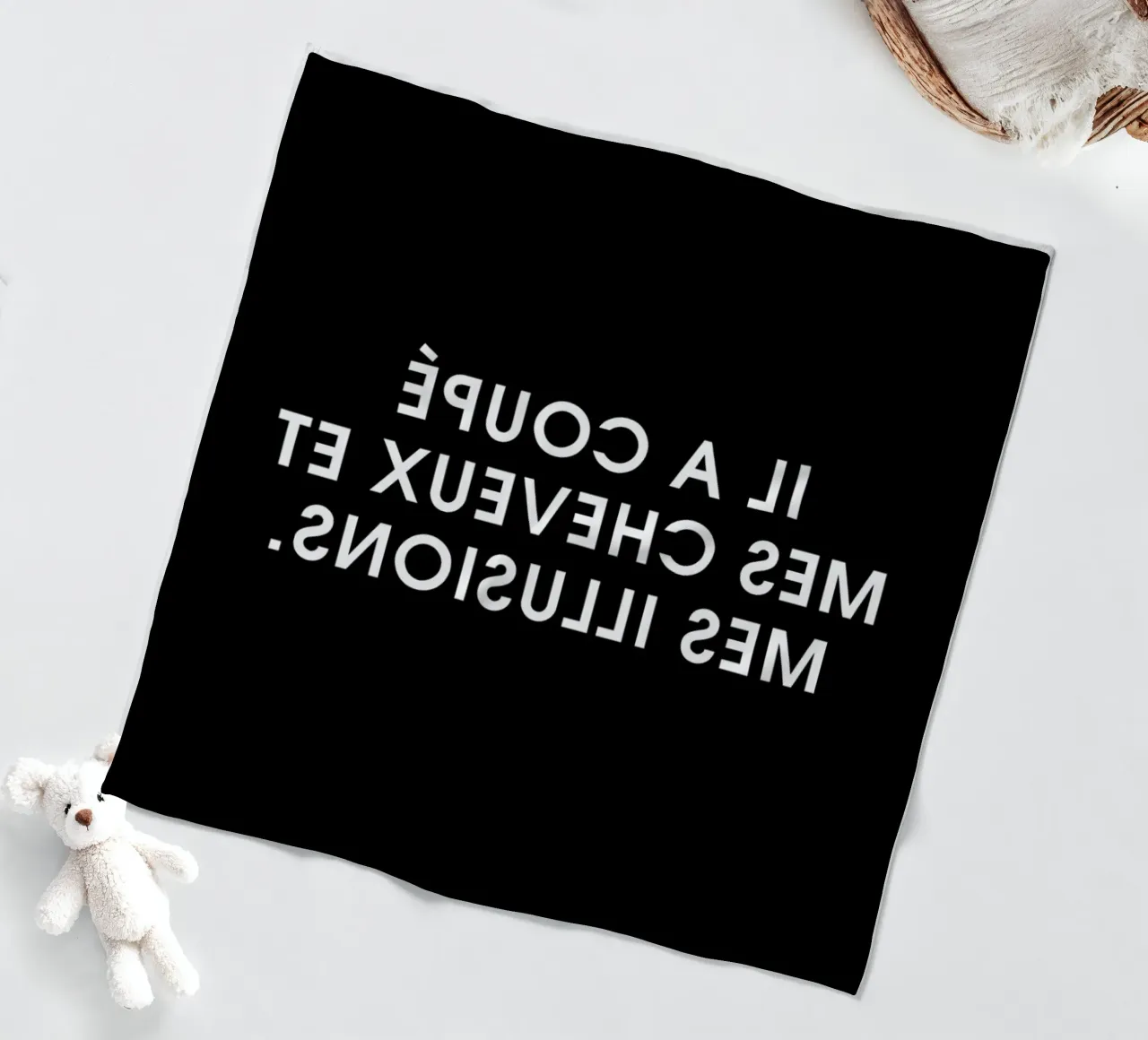 Il a coupé mes cheveux et mes illusions - Black fleece blanket by Intertitres