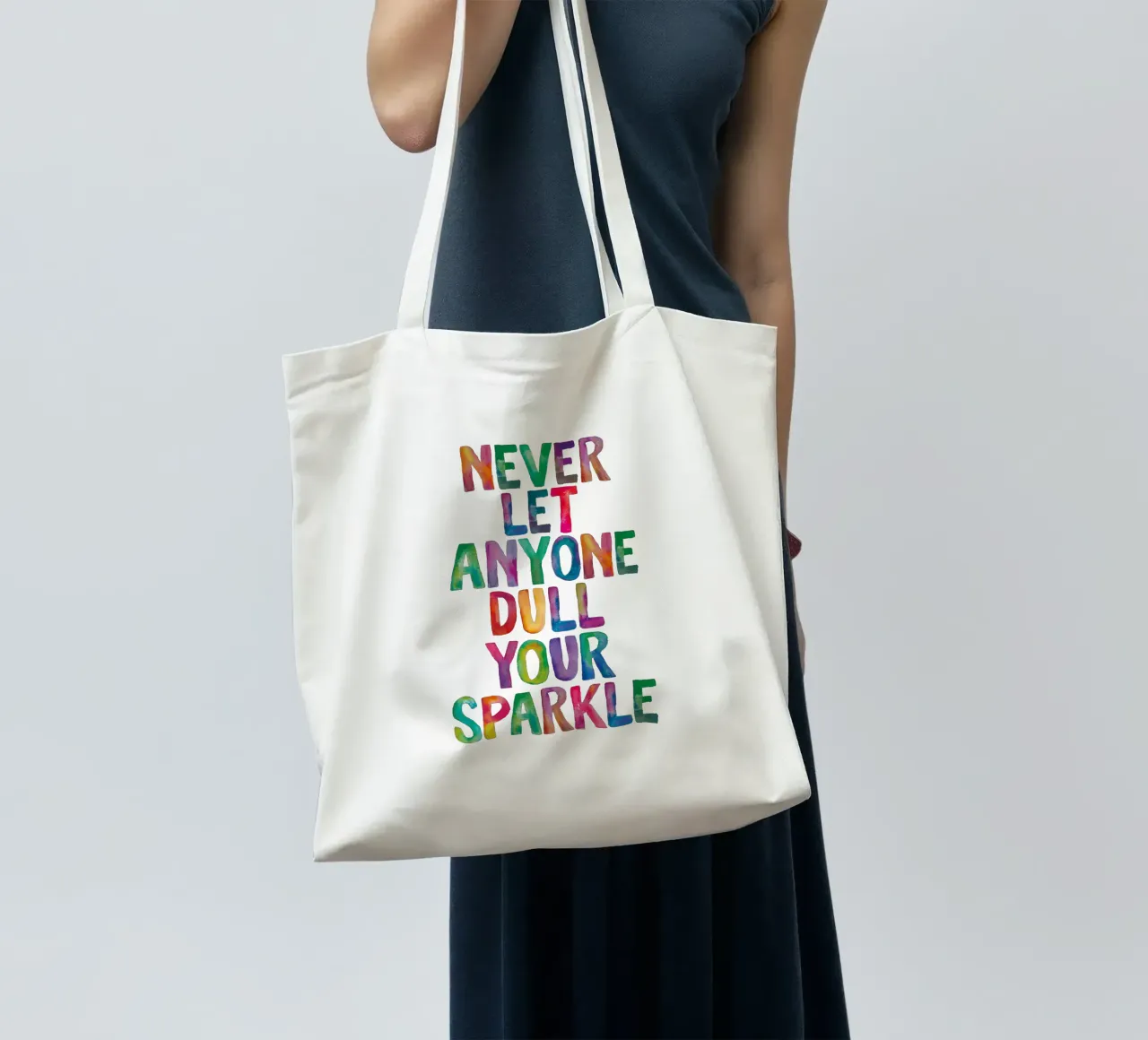 Non permettere mai a nessuno di spegnere il tuo splendore Tipografia arcobaleno Des borsa in juta da THE MOTIVATED TYPE