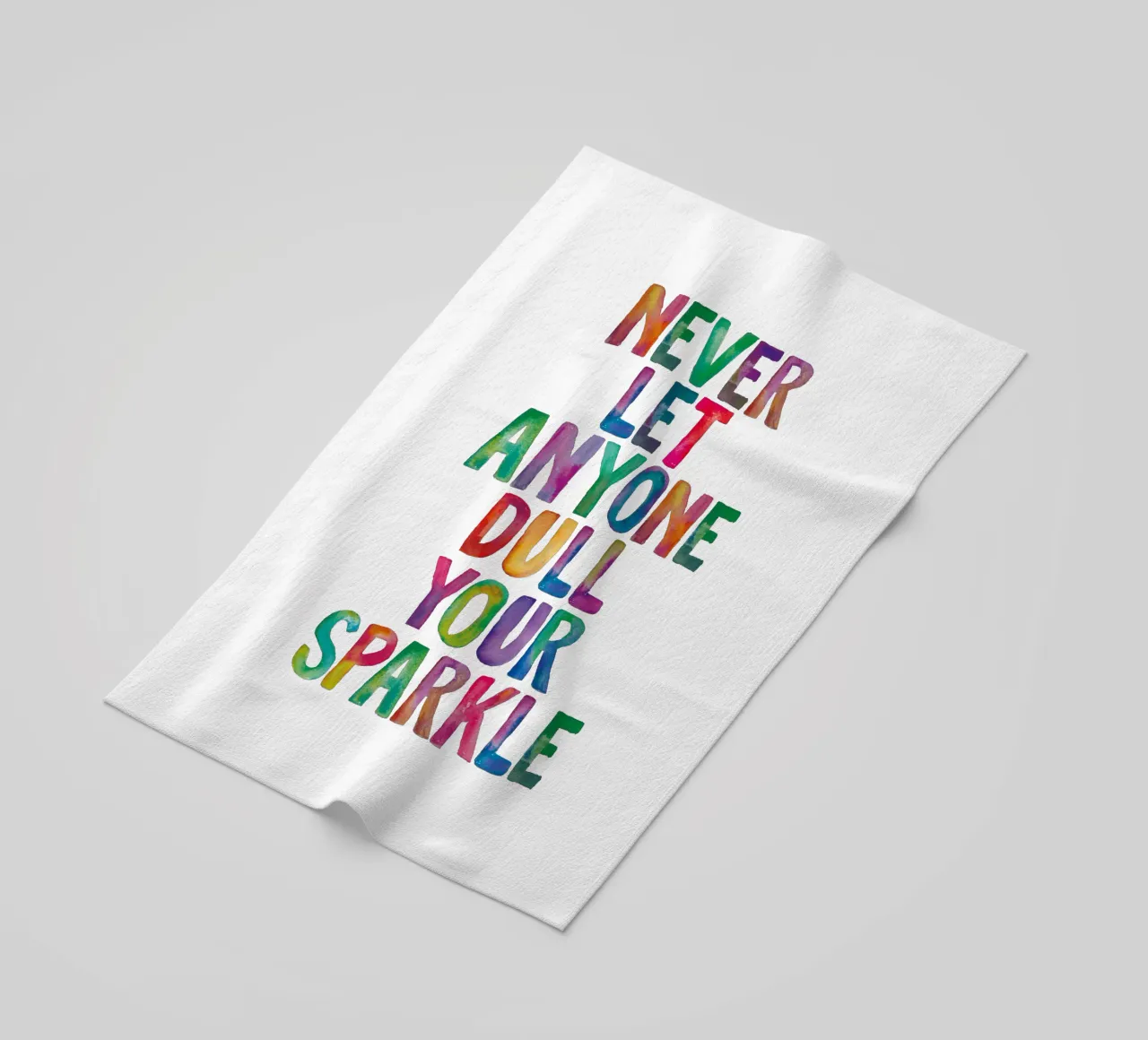Non permettere mai a nessuno di spegnere il tuo splendore Tipografia arcobaleno Des telo mare da THE MOTIVATED TYPE