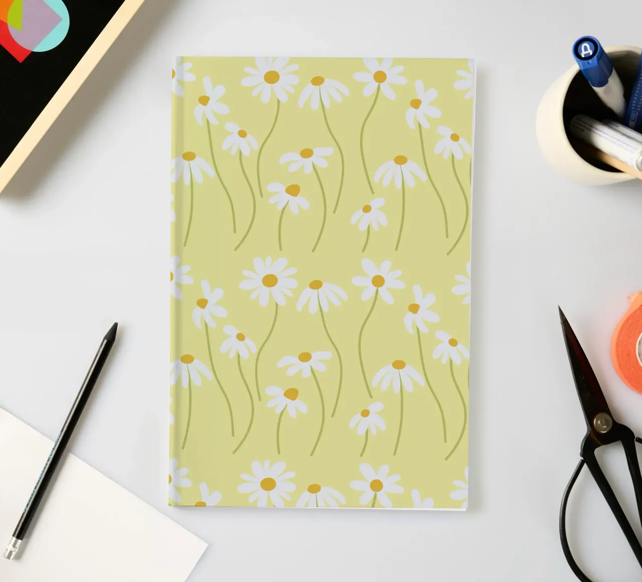 Daisy pattern notebook by Illustration Raissa Oltmanns