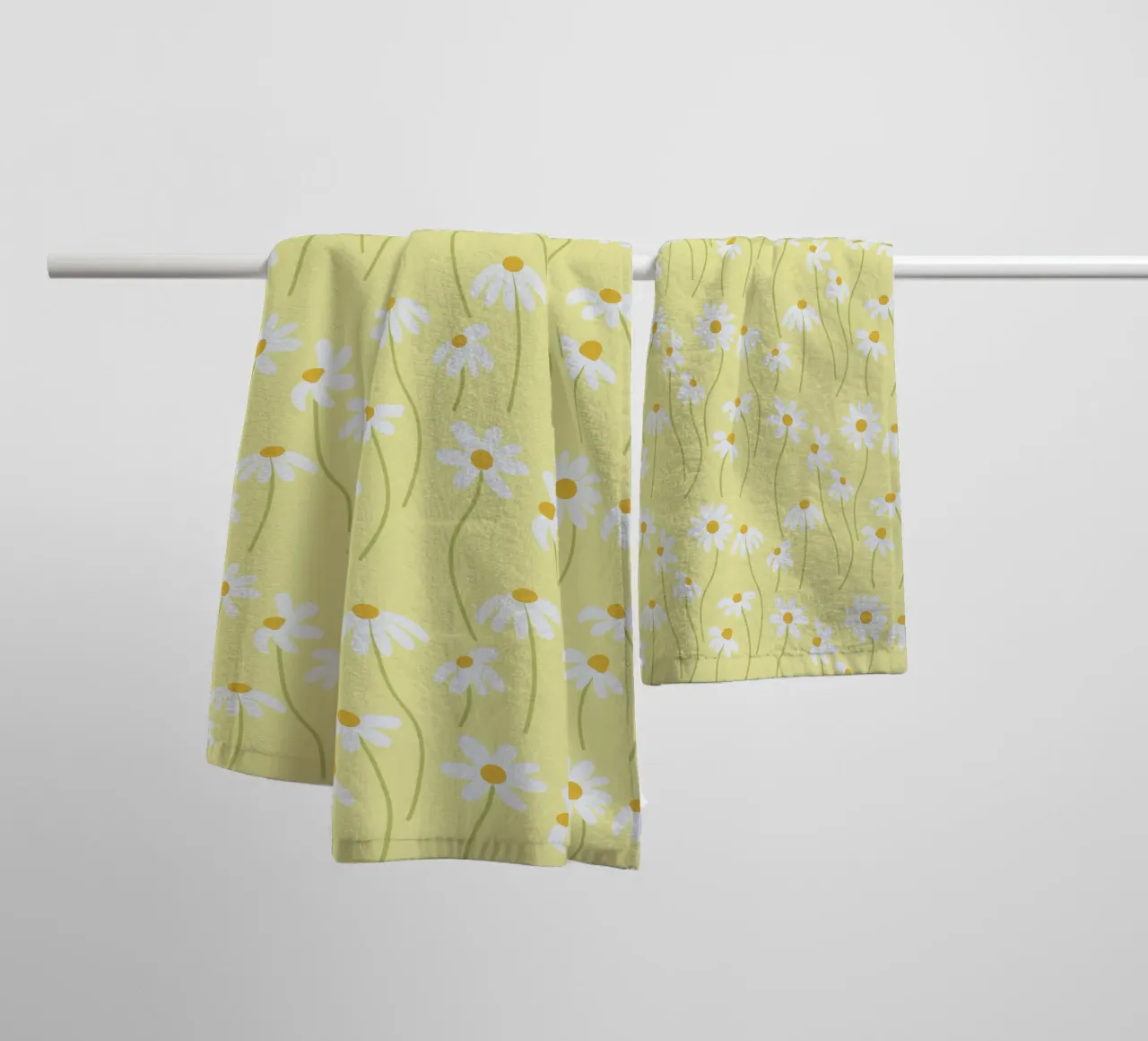 Daisy pattern towel by Illustration Raissa Oltmanns