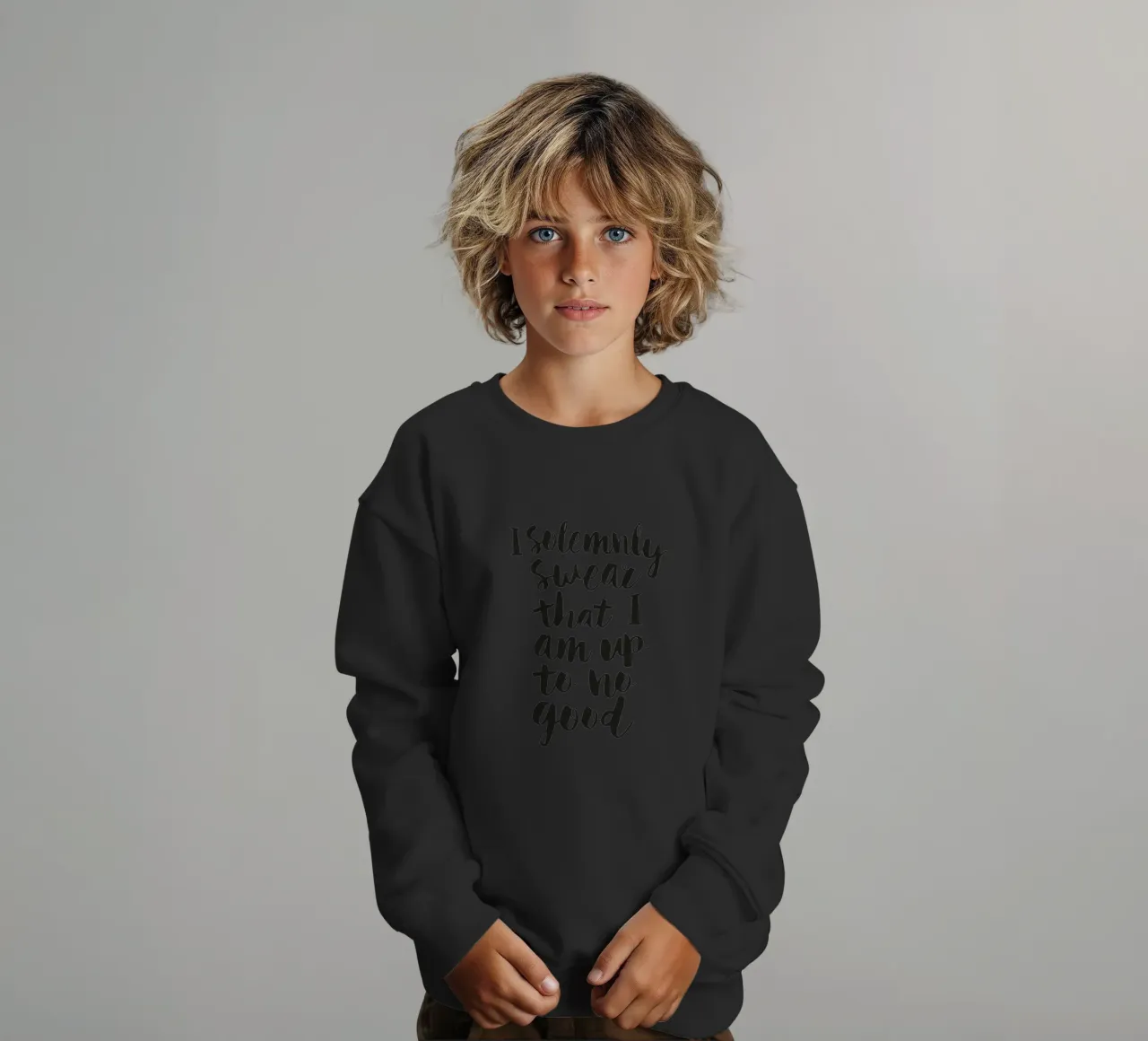 Giuro solennemente che non sto combinando nulla di buono felpa bambino da THE MOTIVATED TYPE