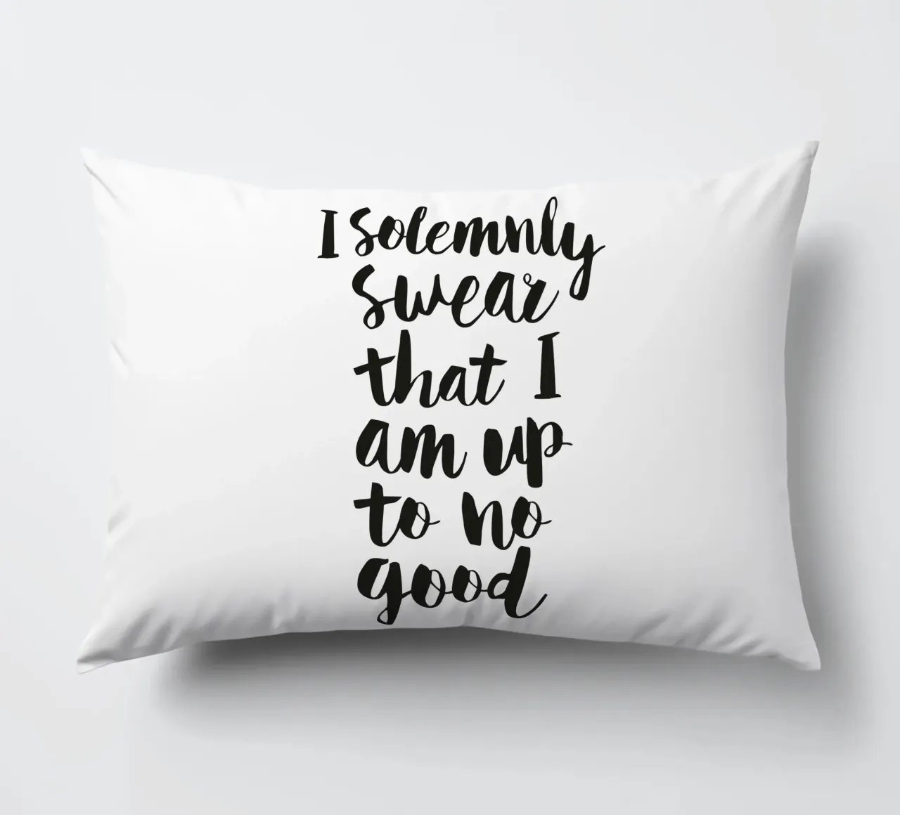 Giuro solennemente che non sto combinando nulla di buono cuscino da THE MOTIVATED TYPE