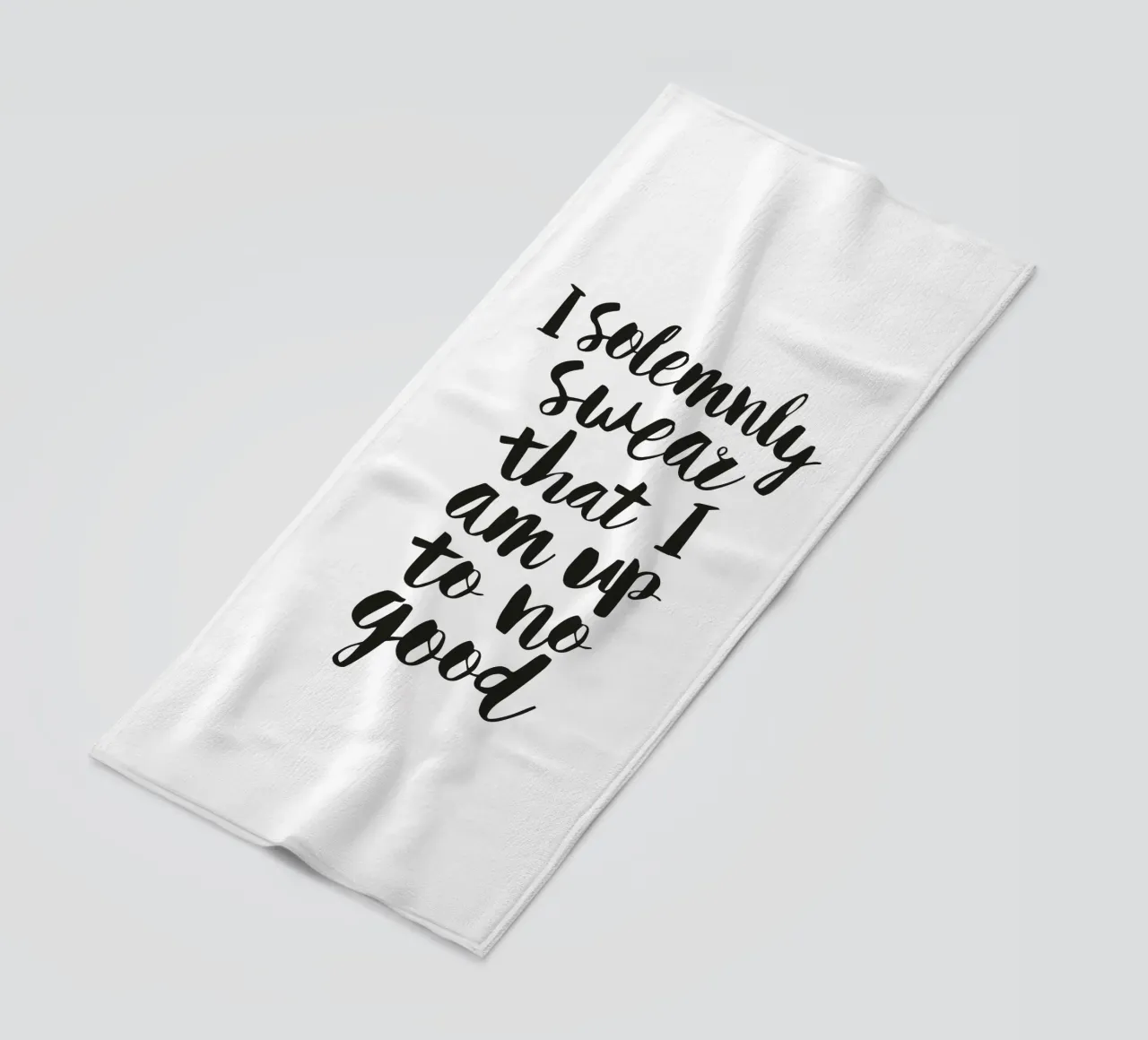 Giuro solennemente che non sto combinando nulla di buono telo mare da THE MOTIVATED TYPE