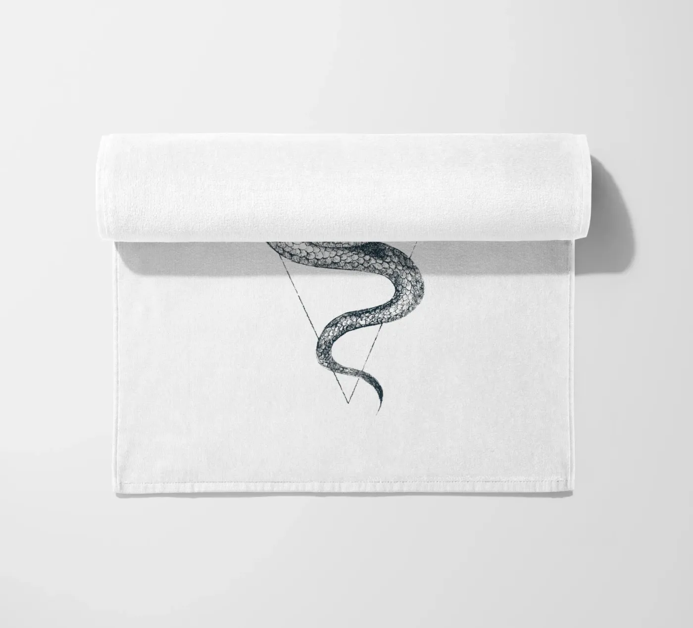 Slang Driehoek strandhanddoek van mikekoubou