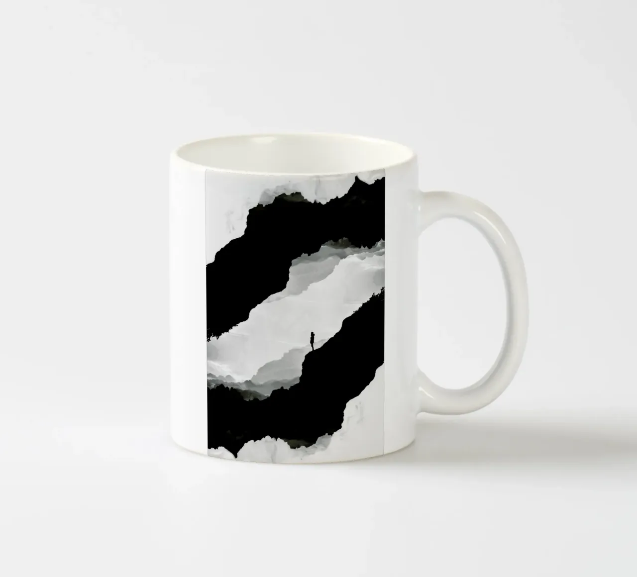 White Isolation a girl standing at the edge of a cliff Keramik Tasse von Stoian Hitrov