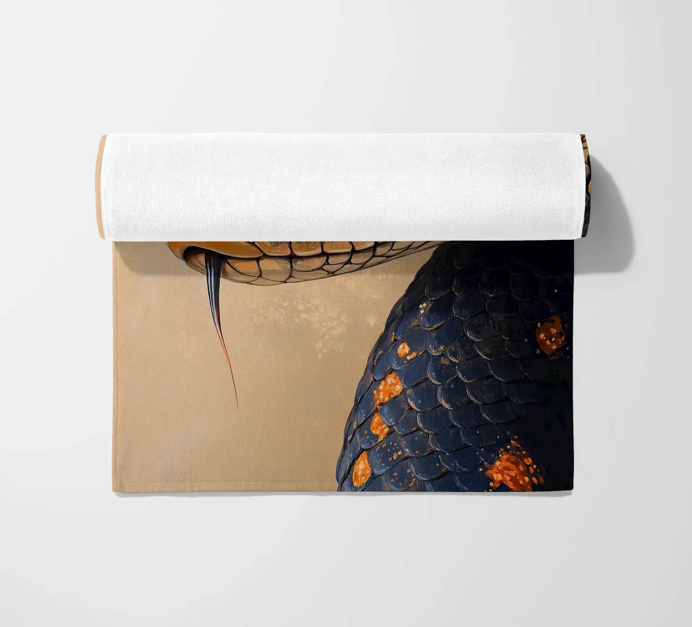 Schlange Strandtuch von Nikis Art Studio