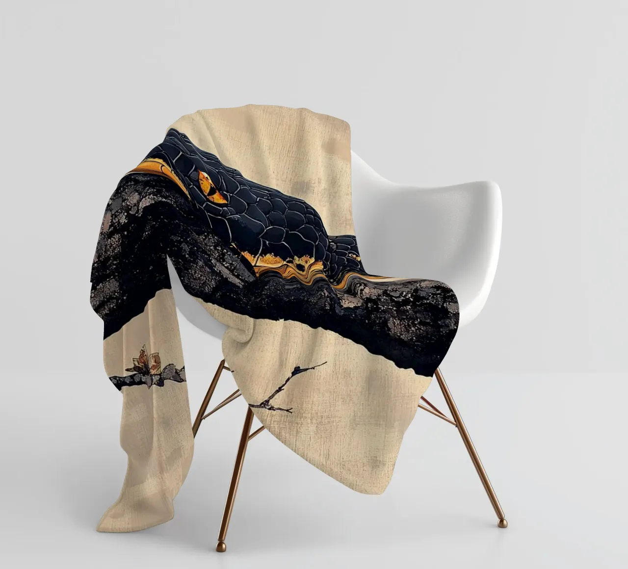 Serpente coperta in pile da Nikis Art Studio