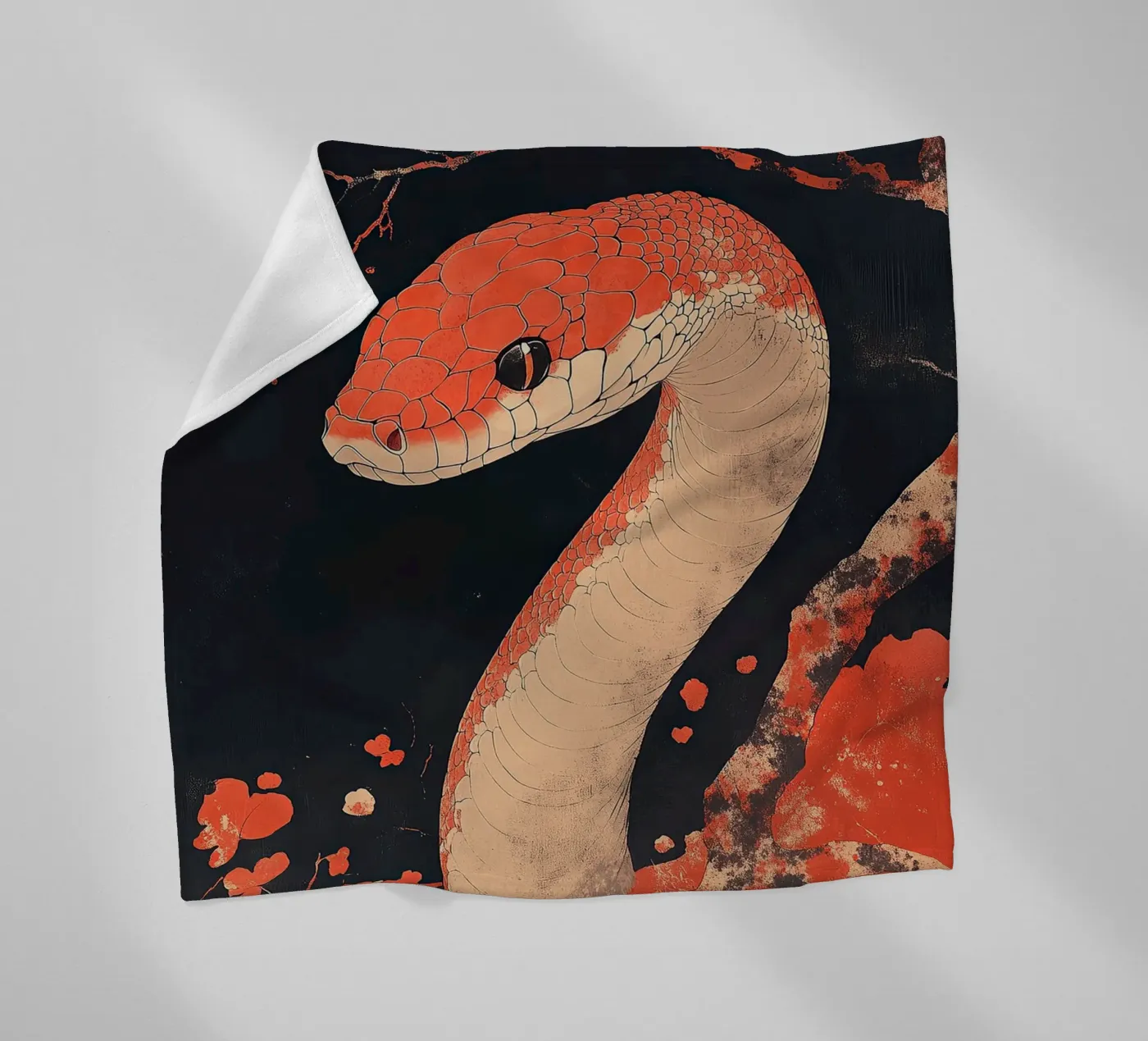 Serpente coperta in pile da Nikis Art Studio