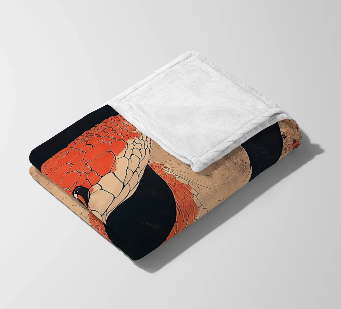 Serpente coperta in pile da Nikis Art Studio