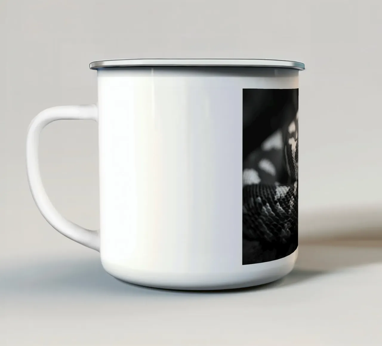 Serpente tazza in smalto da Nikis Art Studio