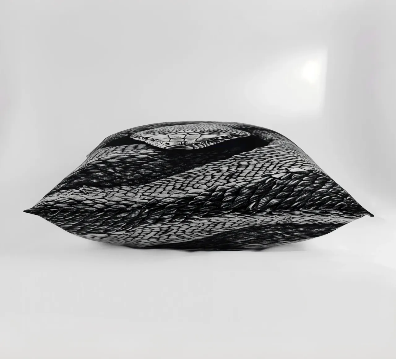 Serpente cuscino da Nikis Art Studio