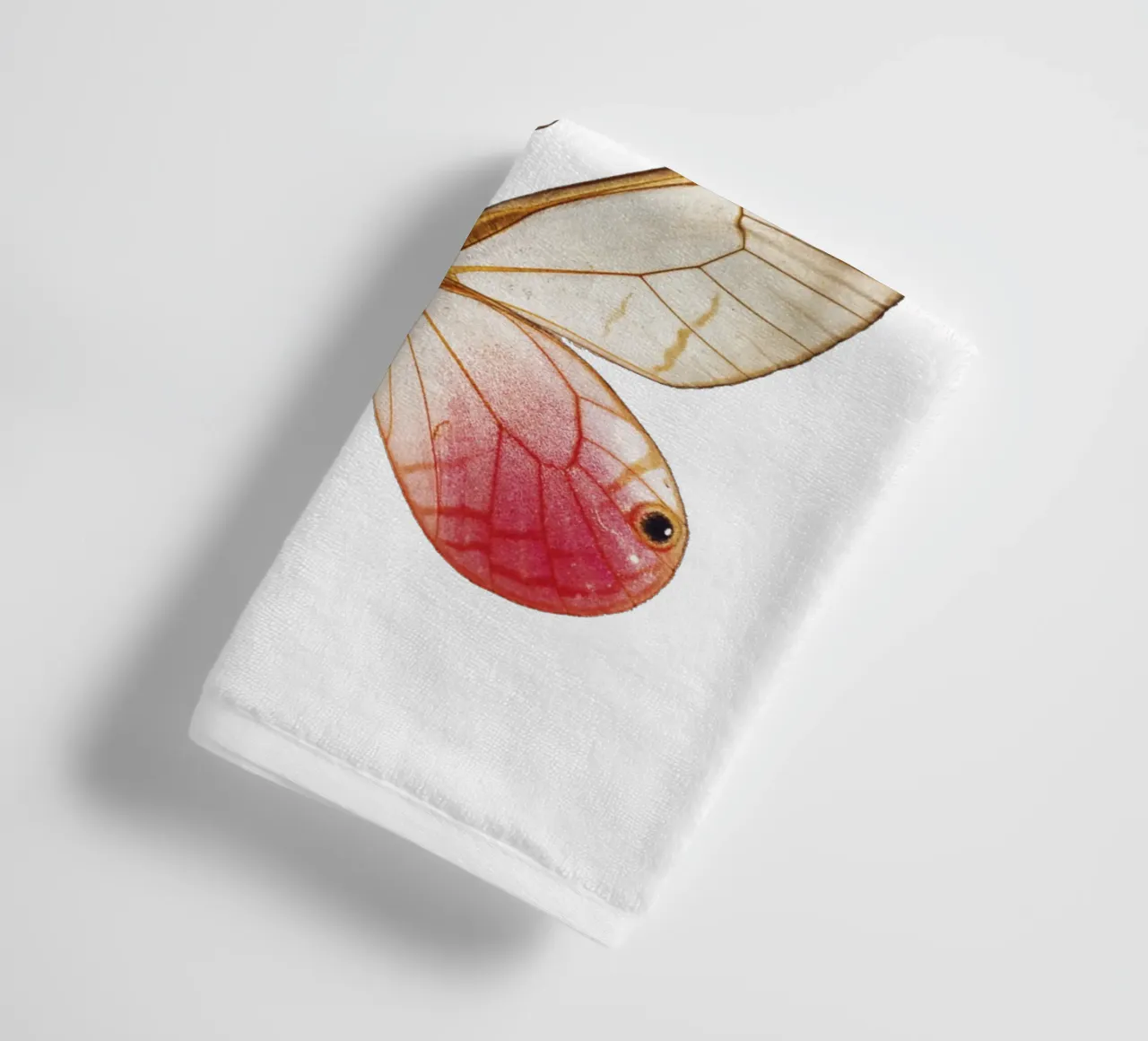 Élégance douce : Papillon jaune et rose serviette de bain de Curious Collections by Marielle Leenders