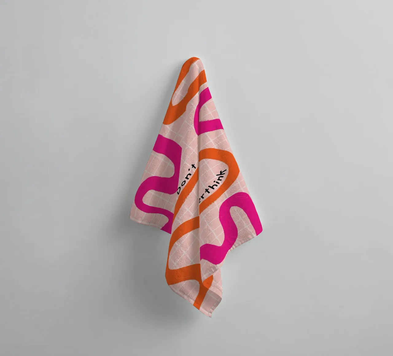 Nicht zu viel nachdenken - Orange Pink Handtuch von Malou-Studio