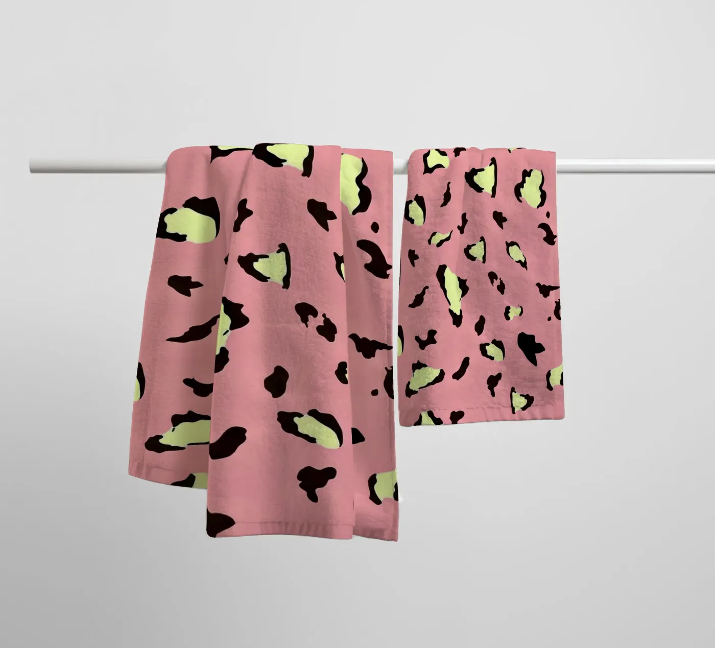 Pop-Leopard-Muster Handtuch von Kiroiharu