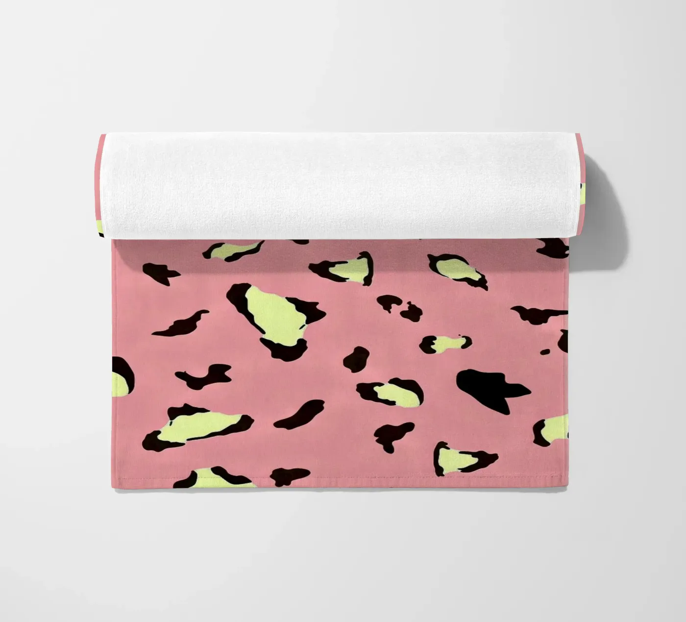 Pop Leopard Pattern Strandtuch von Kiroiharu