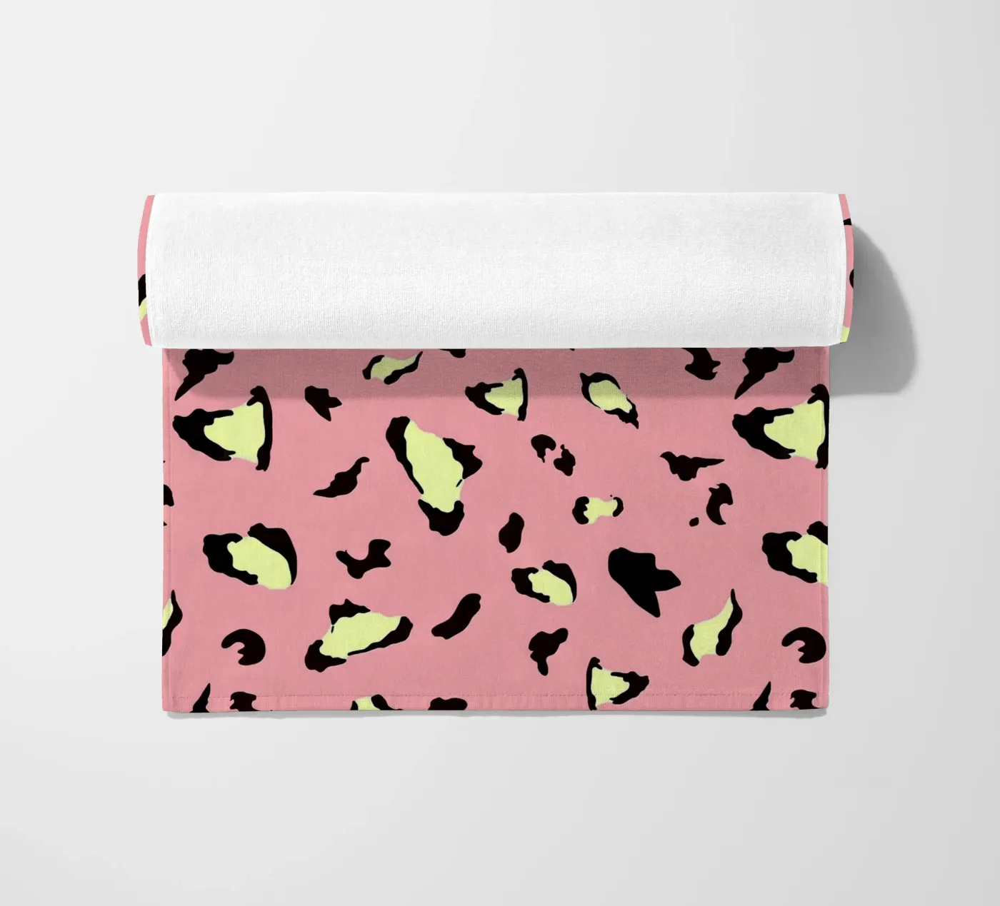 Pop Leopard Pattern Strandtuch von Kiroiharu