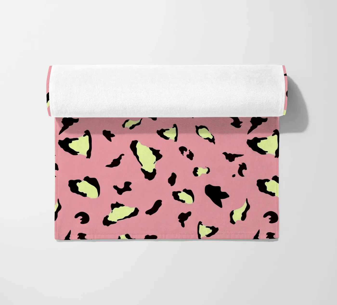 Pop Leopard Pattern strandhanddoek van Kiroiharu
